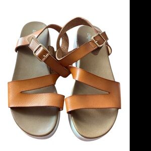 NWOT Aeropostale “Limelight” Leather Comfort Women's Brown Strappy Sandals